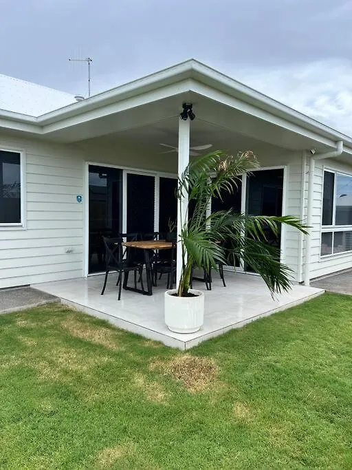 Wait And Sea Bargara Villa Holiday home