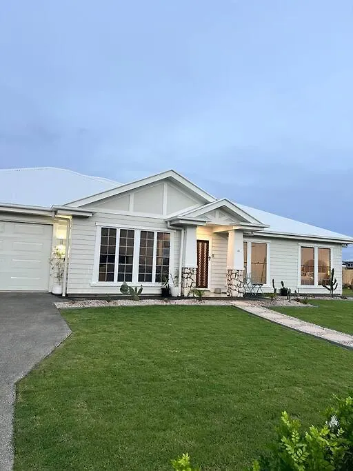 Wait And Sea Bargara Villa Holiday home